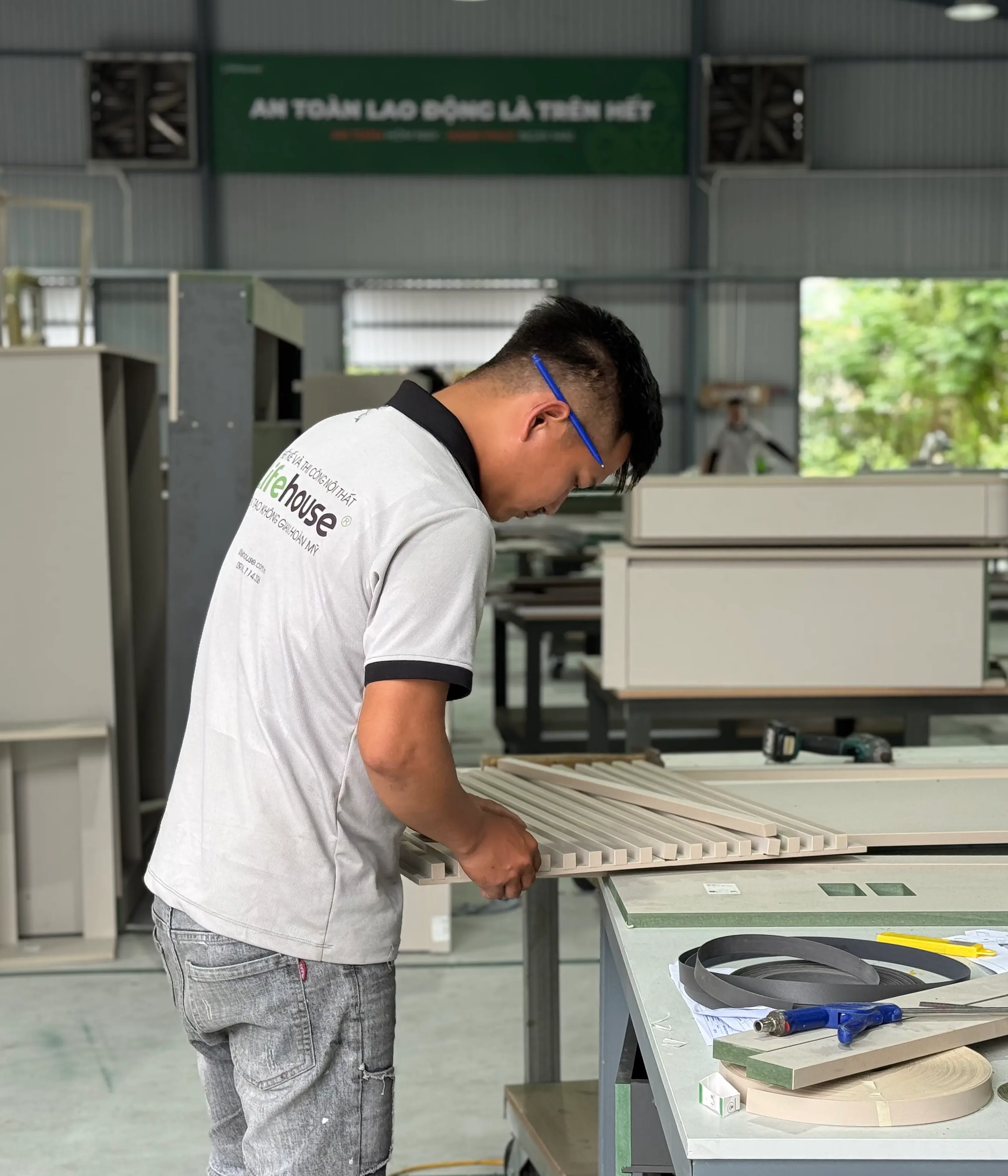 Sản xuất tại xưởng
